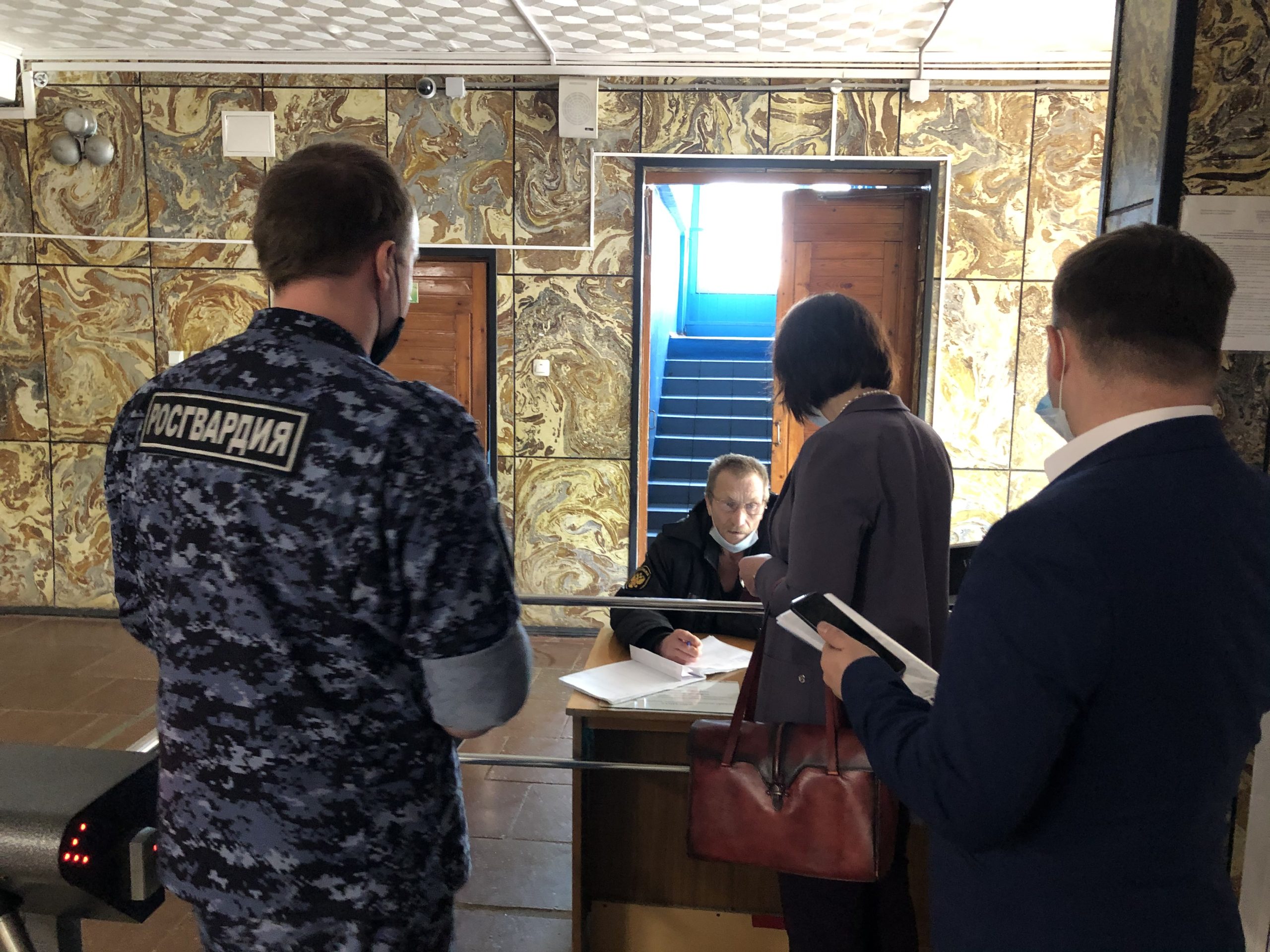 В Вологде прошли мероприятия общественного контроля качества оказания охранных услуг в учебных заведениях